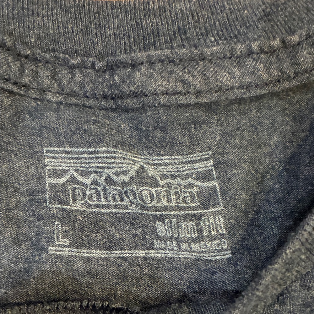 Patagonia Dark Navy Logo T-Shirt with Matching Navy Trucker Hat - Picture 3 of 4